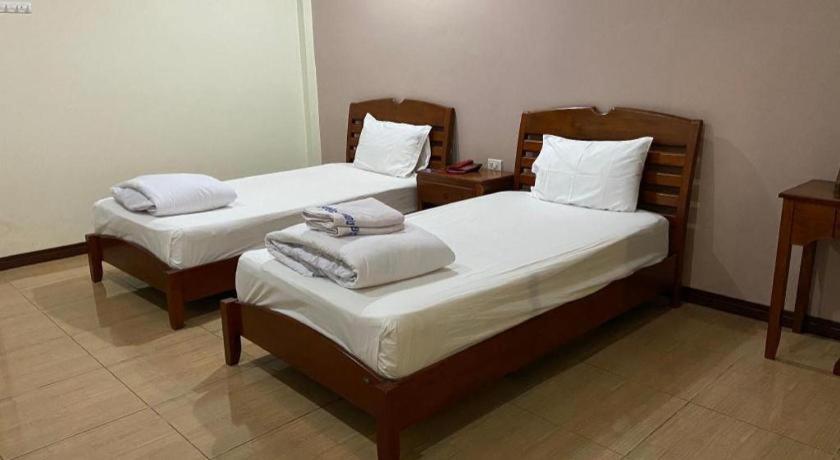 Prakaithong Hotel Amphoe Sawang Daen Din Exterior foto